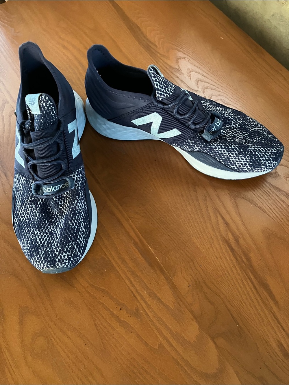 New Balance Men’s Navy and White Knit Athletic Running Shoes Roav Foam Size 10.5
